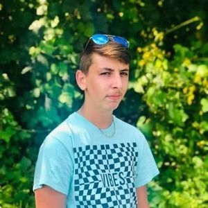 Meet your Posher, Dustin